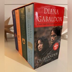 Outlander 1-4 book series collection. (mass market paperback)